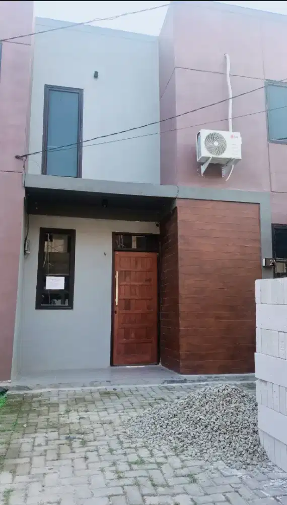 OVER KREDIT RUMAH 2 LANTAI TAMAN SEPATAN GRANDE/TAKE OVER RUMAH