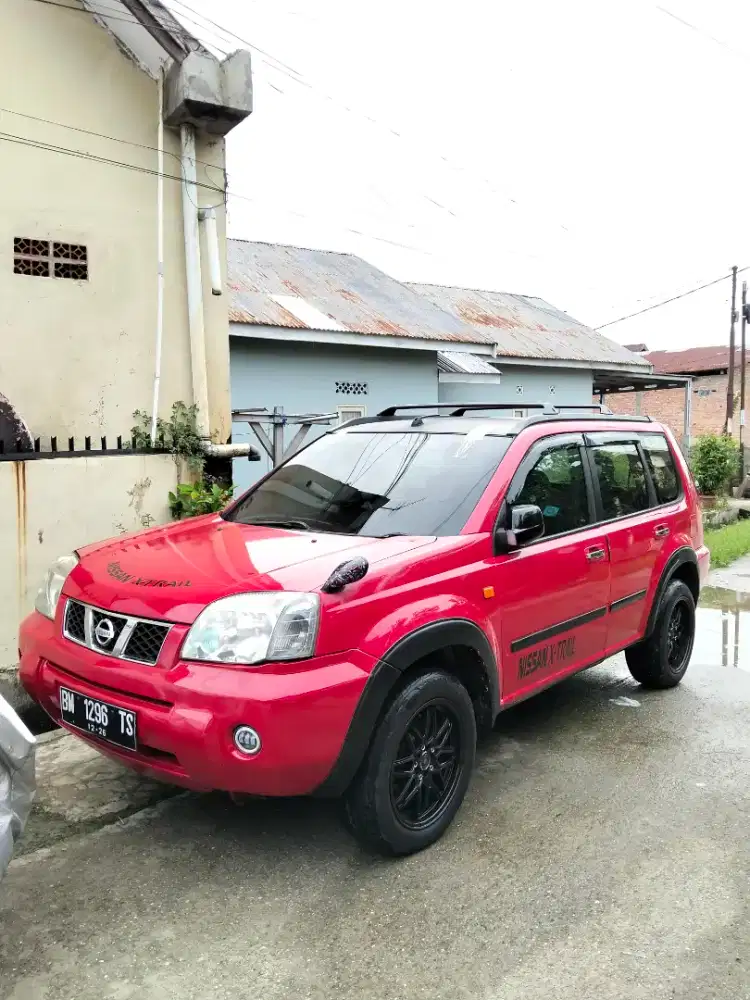 MOBIL NISSAN X TRAIL 2006