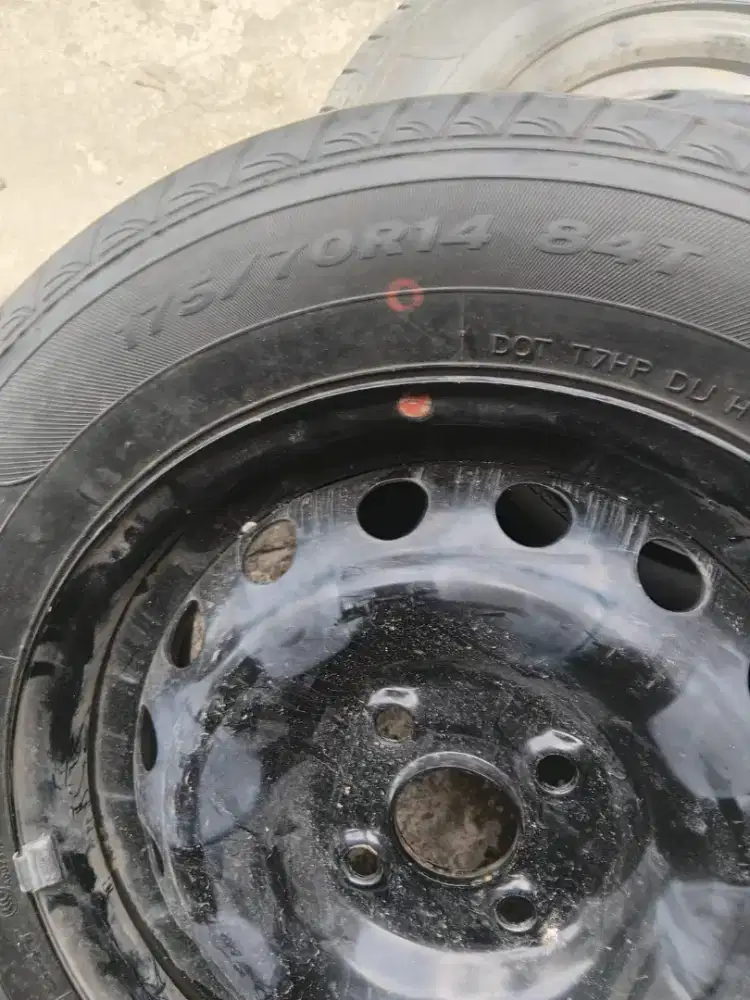 2 Set Ban Mobil  dan Velg