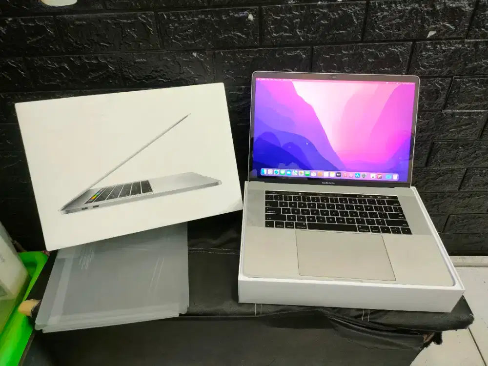 Macbook Pro Touchbar 2016 Ram 16/256 ibox