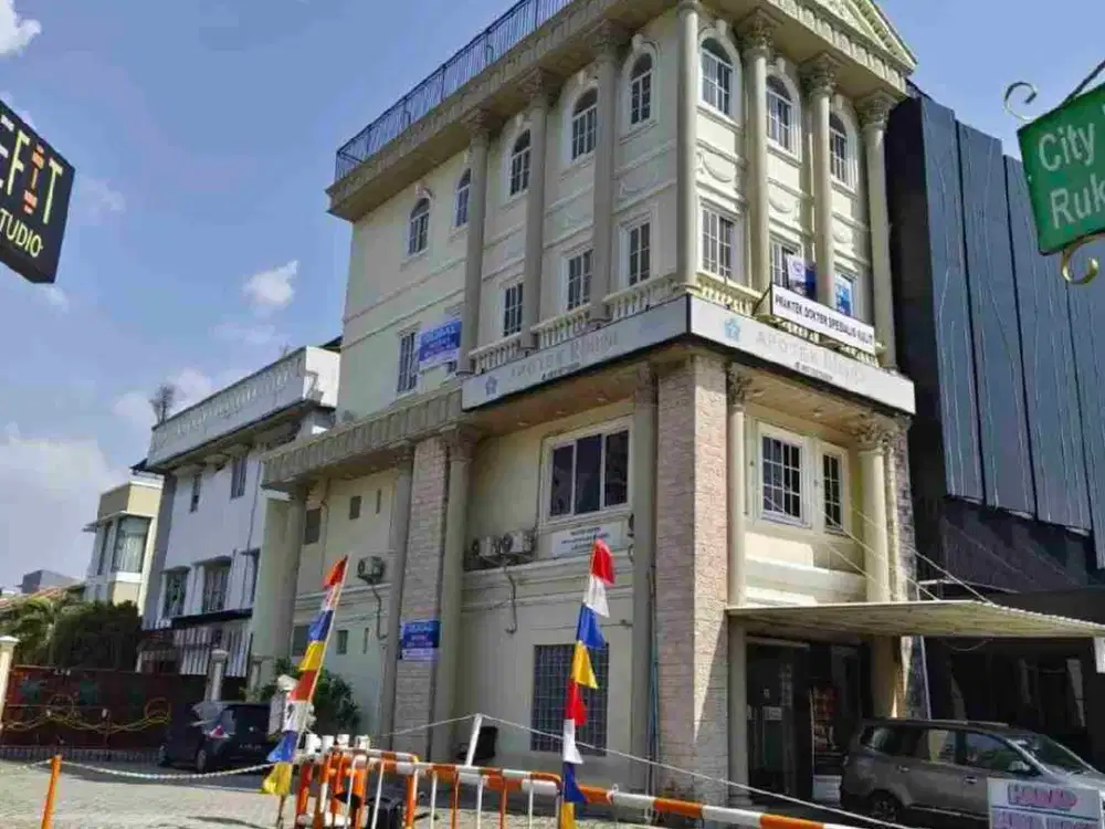 Dijual Ruko Hawaii HOEK 4,5 Lantai di  Mutiara Taman Palem Jakarta Barat