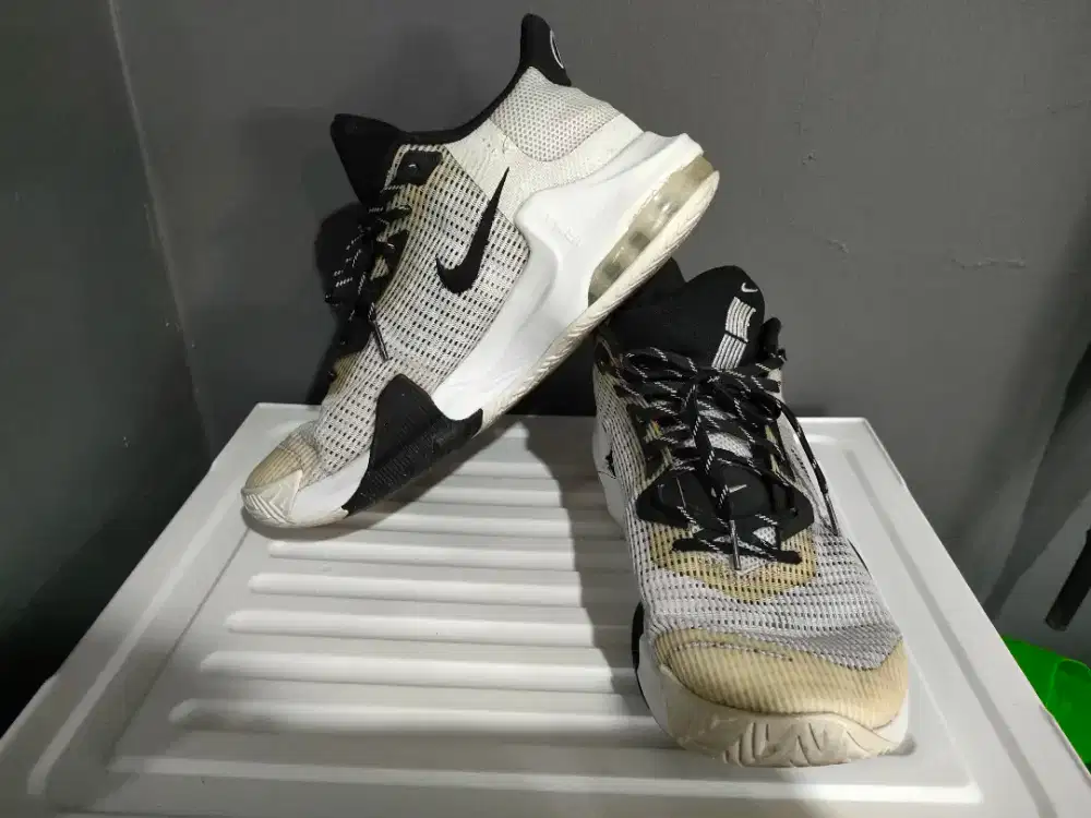 Nike Air Max Impact 3 Second Sz 44