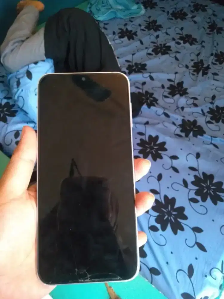 Samsung Galaxy A14 5G 6/128 Gb Layar Retak Sedikit Di Bawah Batangan