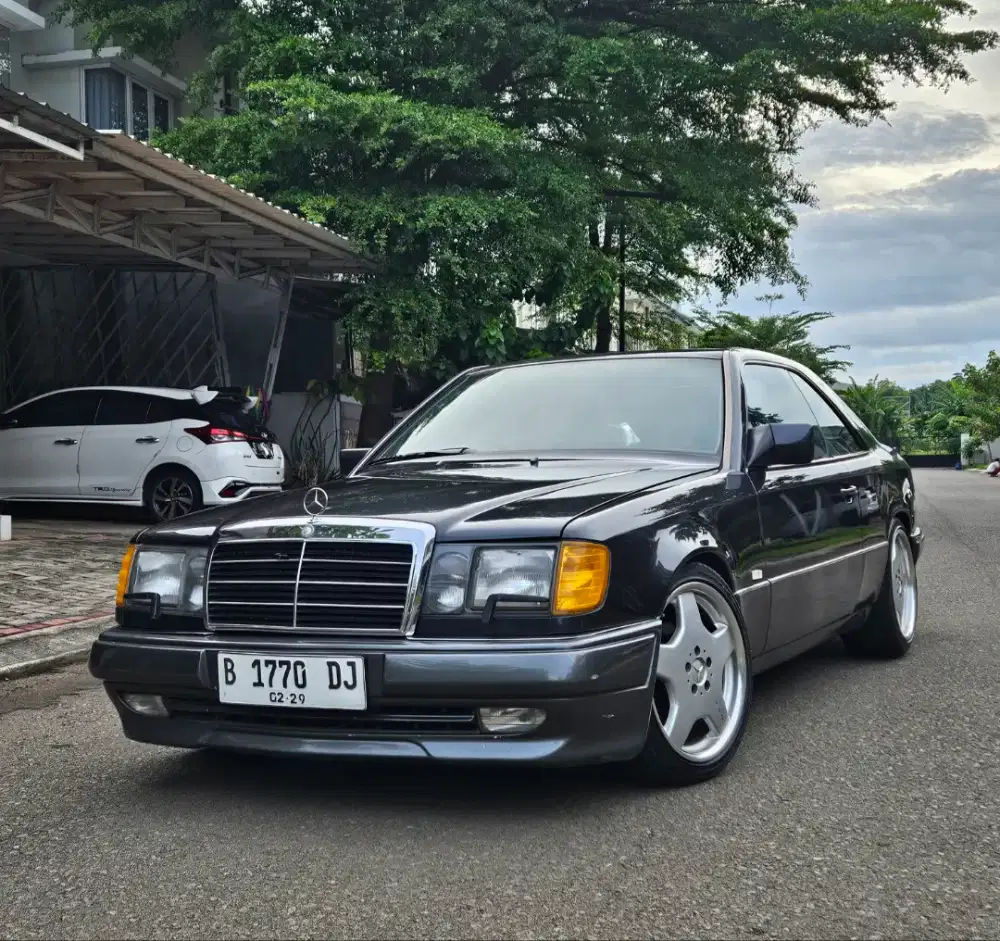 Mercy 300CE Tahun 1990 Istimewa