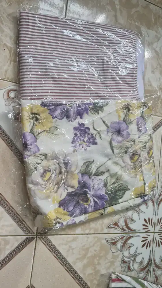 Tutupan toko baju cewek