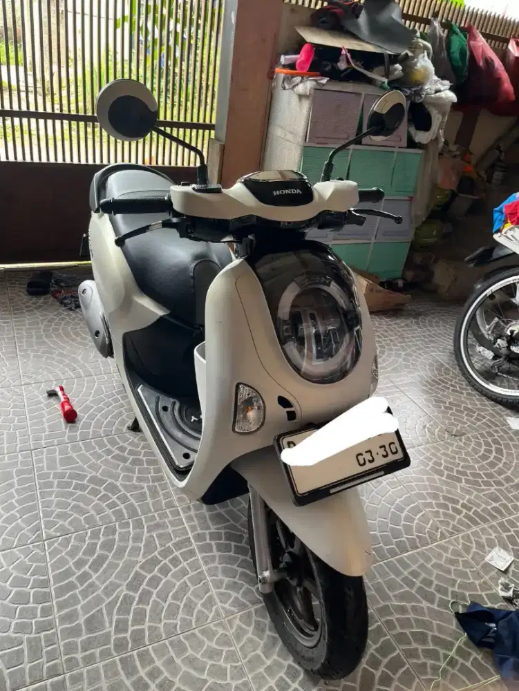 SCOOPY 2025 PRESTIGE WHITE