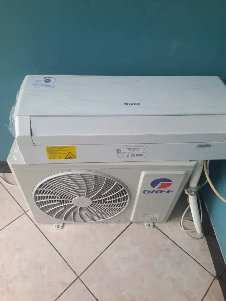 Ac Gree 1/2 pk like new