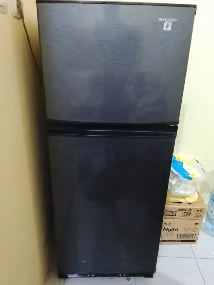 Kulkas Sharp 2 Pintu, No minus Beku, Jual cepat