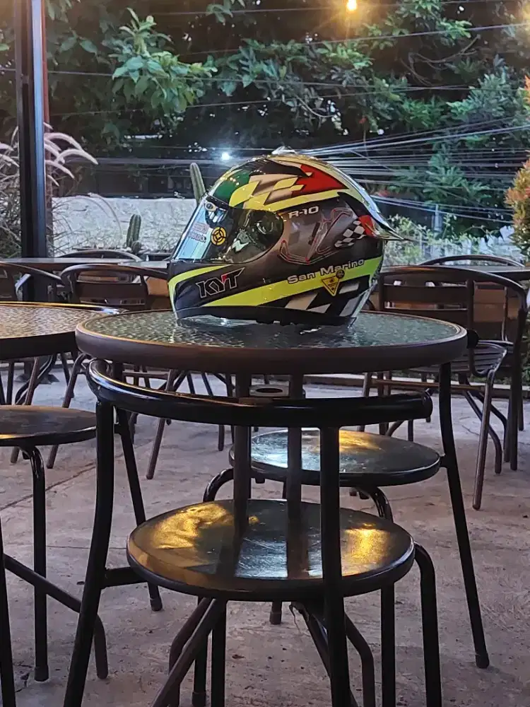 For sale Helm KYT R10