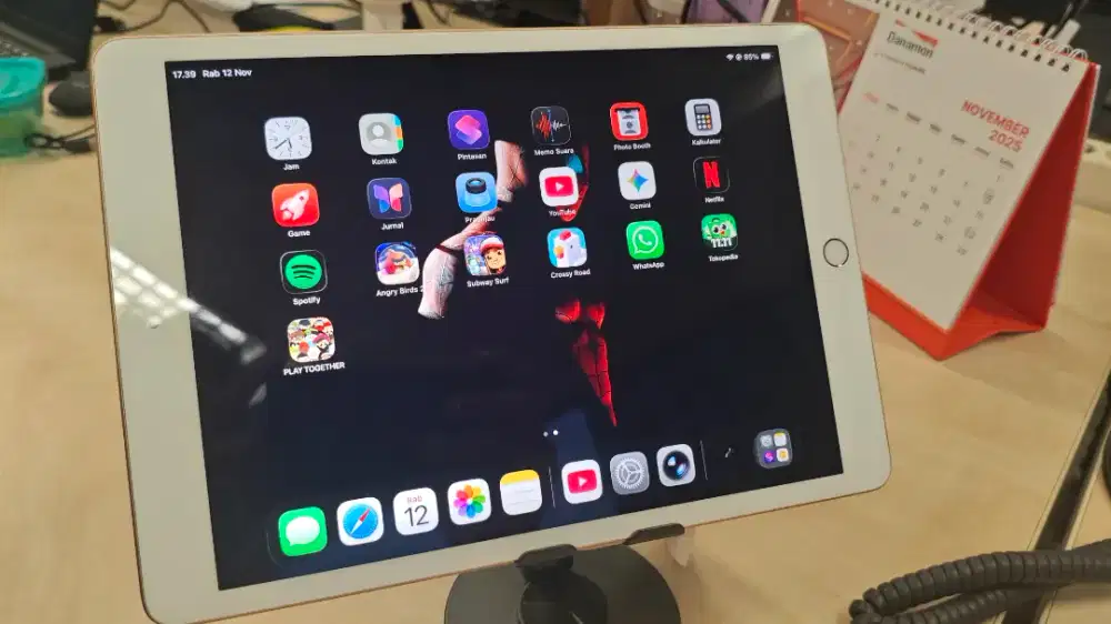 iPad Gen 8 - 32GB + Stylus Pen