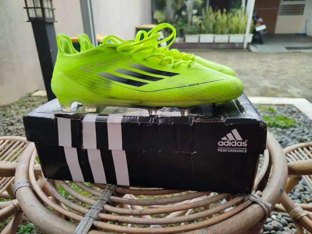 Sepatu Bola F50 volt black stabilo FG Slimfit (kaki ramping) Uk. 42