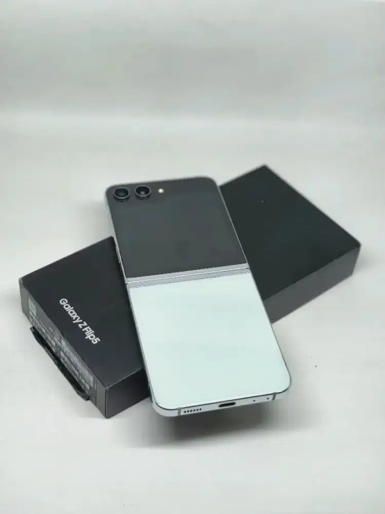 Samsung Galaxy Z Flip5 8/512Gb SEIN