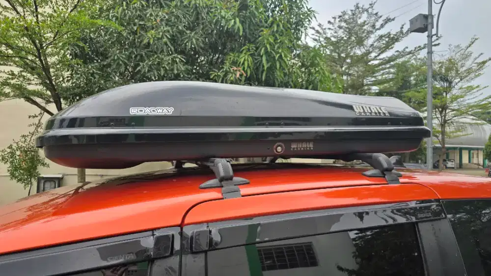 Roof box Whale - Roadway (550L) + Crossbar