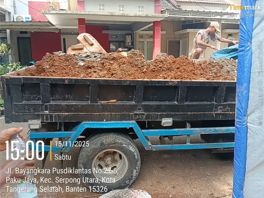 Jasa buang puing dan tanah