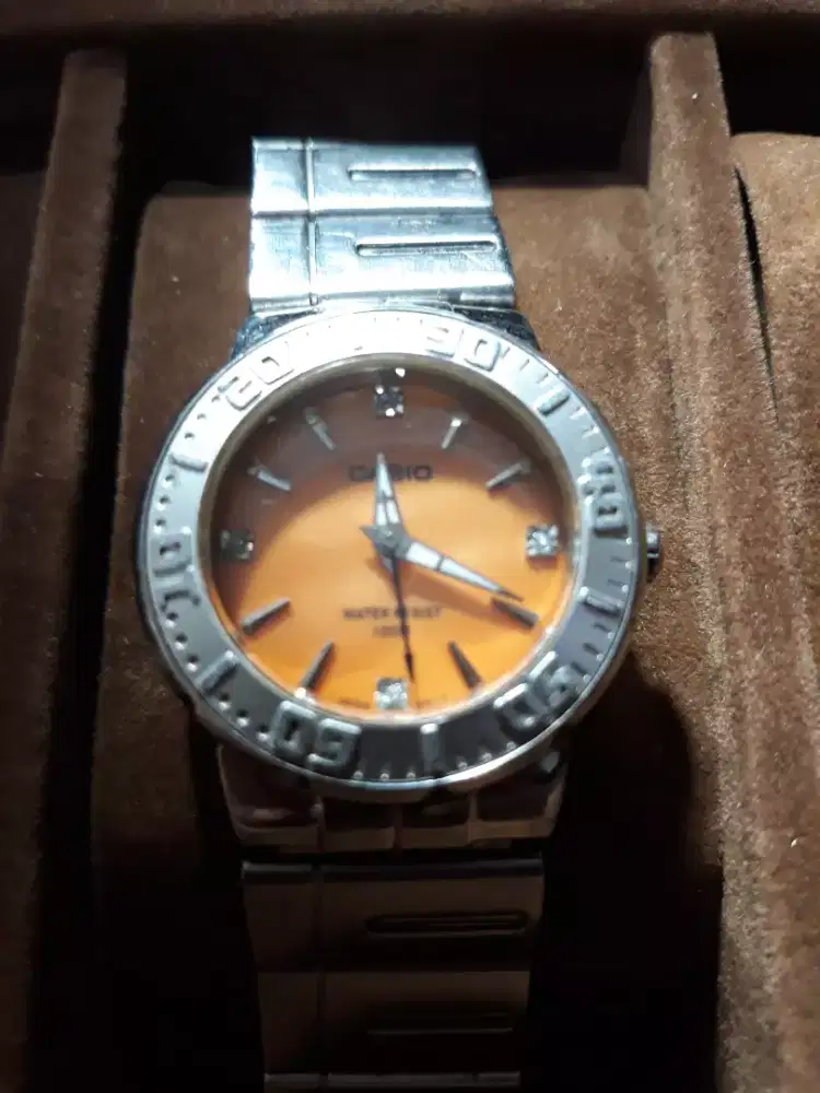 Jam tangan wanita vintage merek Casio