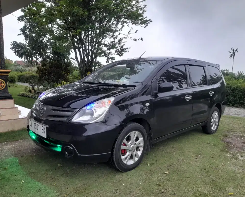 2012 nissan grand livina