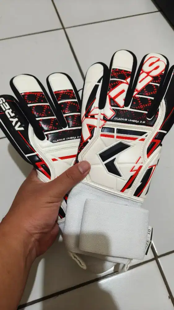 Sarung tangan kiper Ayres Gladius Umbra 2.0 BNOB