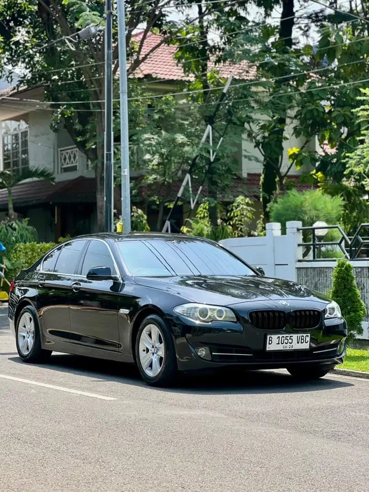 BMW F10 seri 528i tahun 2013 istimewa