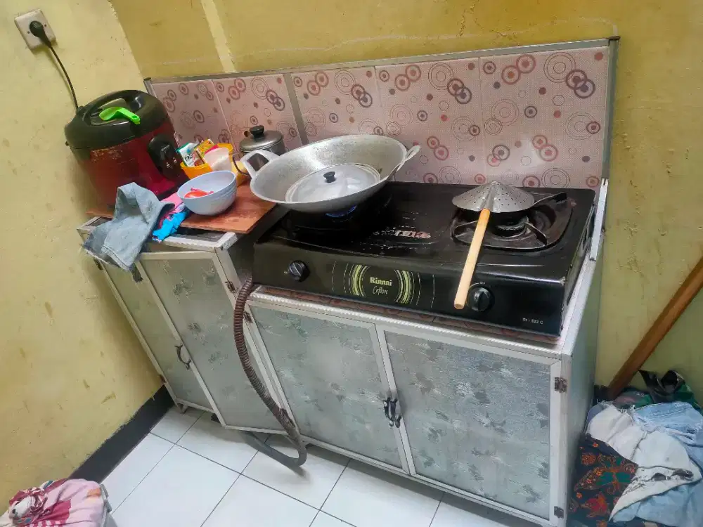 Rak kompor dan wastafel