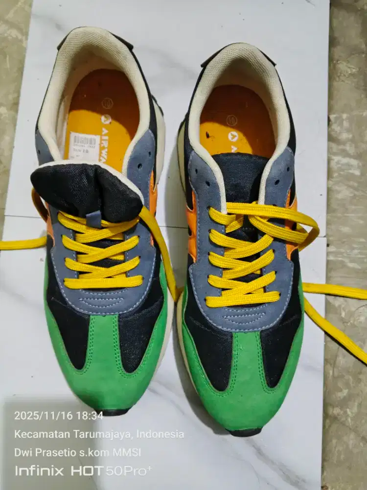 Sepatu running pria size 43