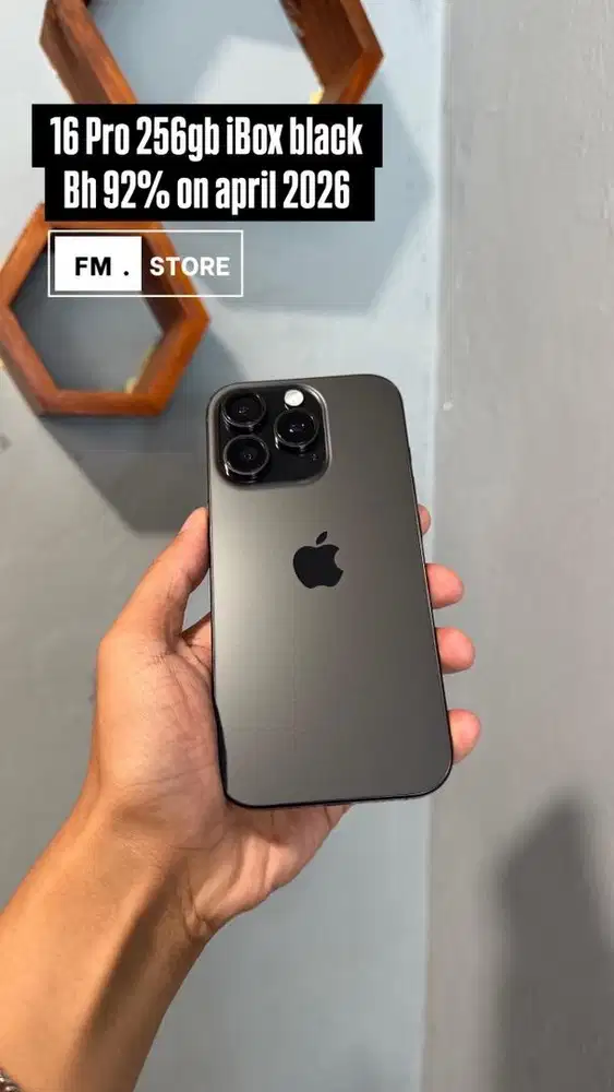 Iphone 16 Pro 256gb iBox black garansi on. Tukar tambah bisa