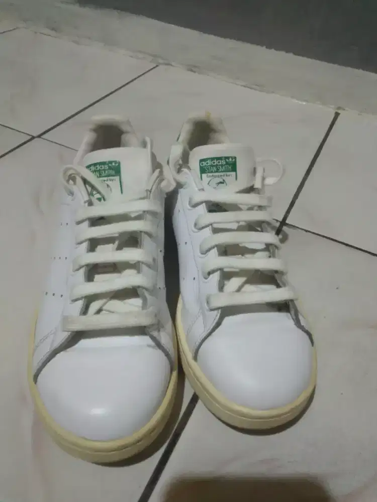 Preloved sepatu Adidas,kondisi barang sesuai di foto