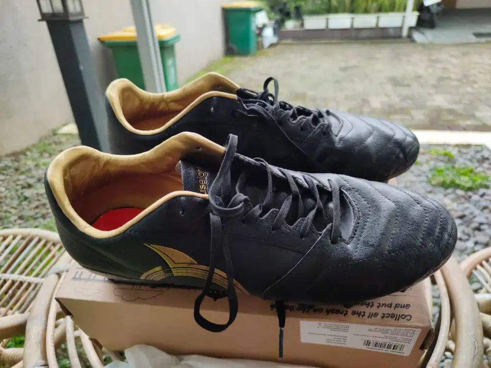Sepatu Bola Ortuseight Mirage FG Black Gold Original Ukuran 42