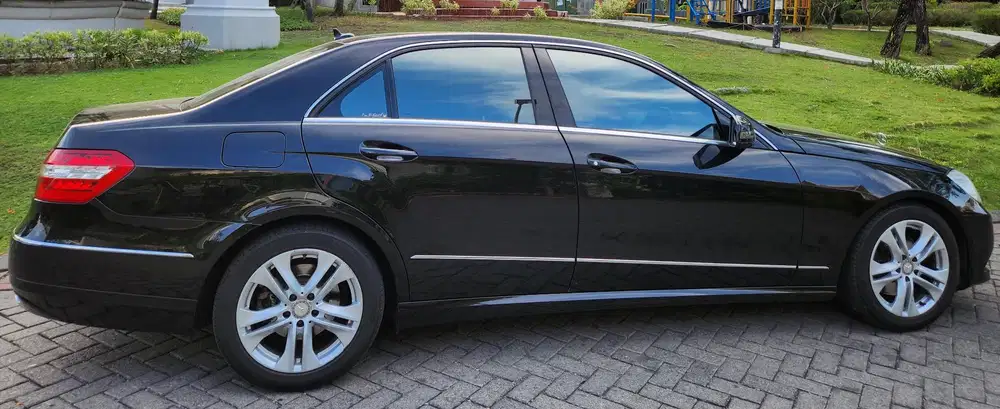 Mercedes-Benz E300 2010 Bensin