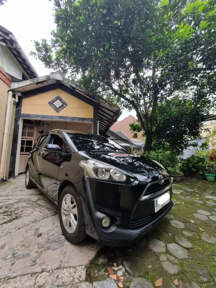 Toyota Sienta G AT