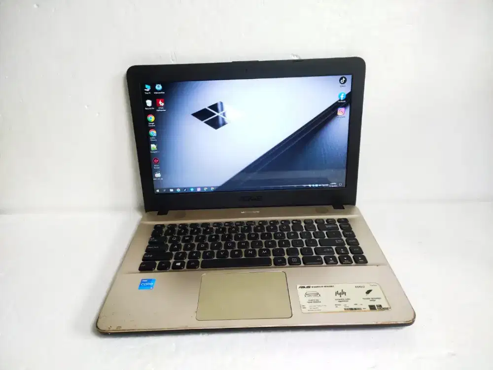 A1075 Laptop Asus X441U Ram 4gb SSD 256gb core i3 gen7 Siap pakai