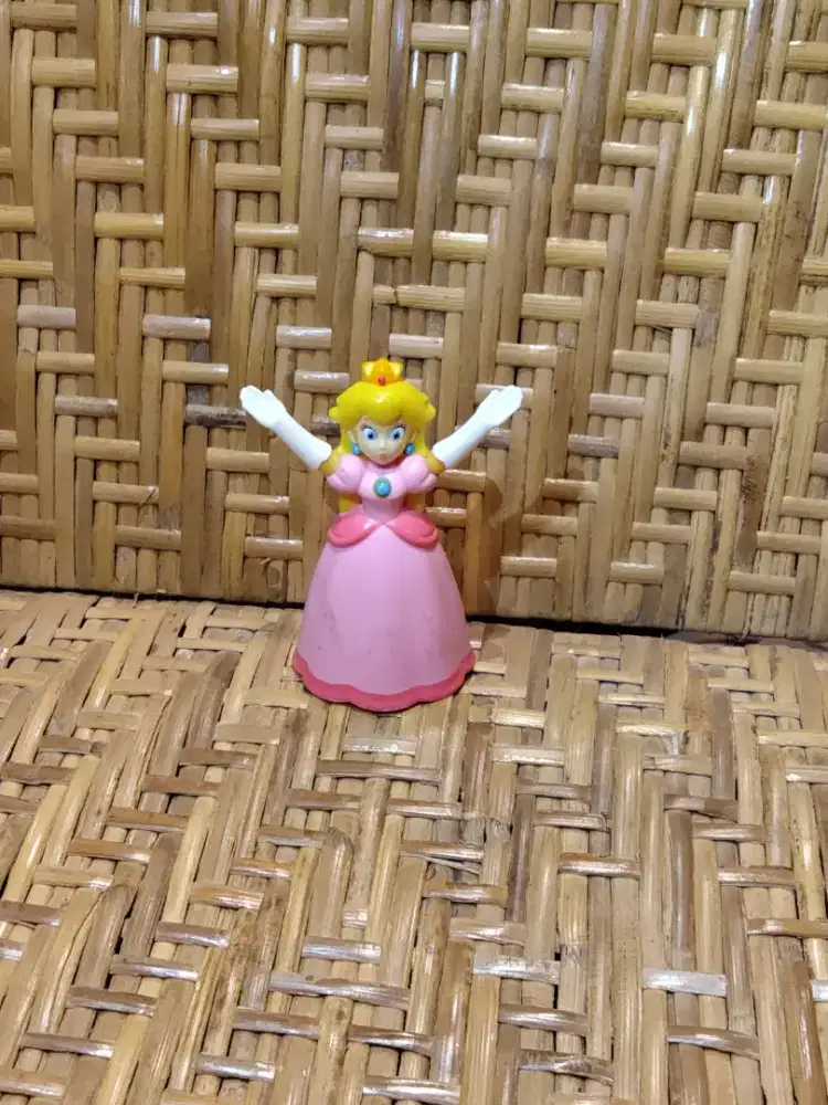 Mainan McDonald's Princess Peach - HSC 2025