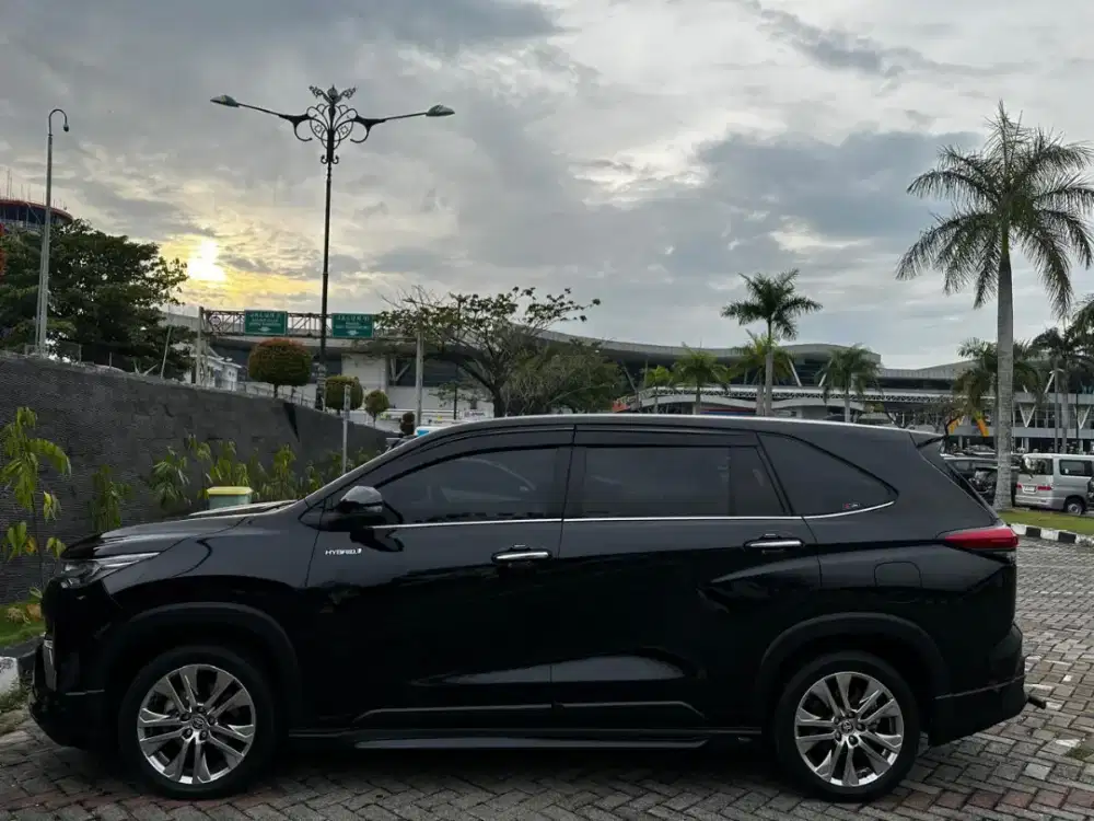 Terbaik Terawat Ter-IRIT Toyota Zenix Q HV CVT Modellista Hybrid-AT