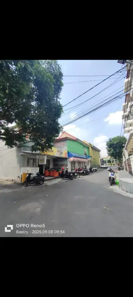 Rumah Strategis Cocok Untuk Dibuat Tempat Usaha Sambil Dijadikan Inves