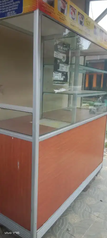 Etalase grobak jualan