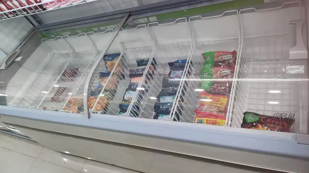 Freezer GEA Kapasitas 700 Liter