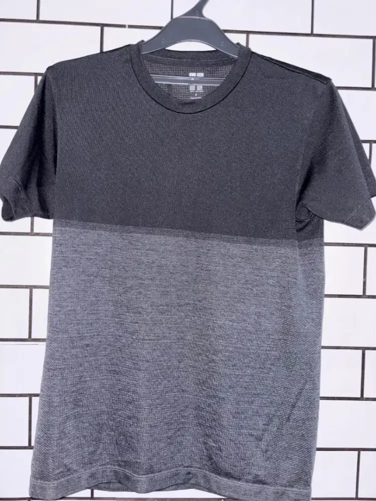 KAOS DRYFIT UNIQLO SIZE S