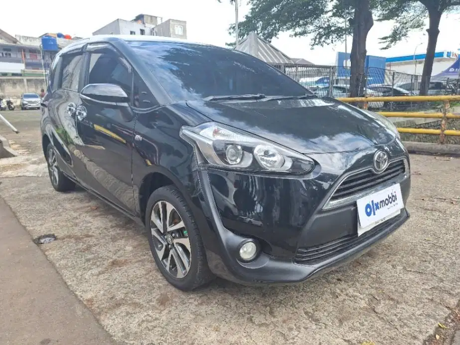 DP MURAH Toyota Sienta 1.5 V Bensin-MT 2017 Hitam CFMMB