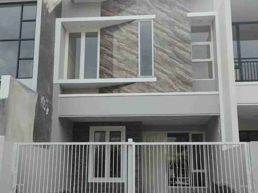 Dijual Rumah Modern Minimalis Baru Gress Pantai Mentari 2 lantai. Row Jalan 3 mobil