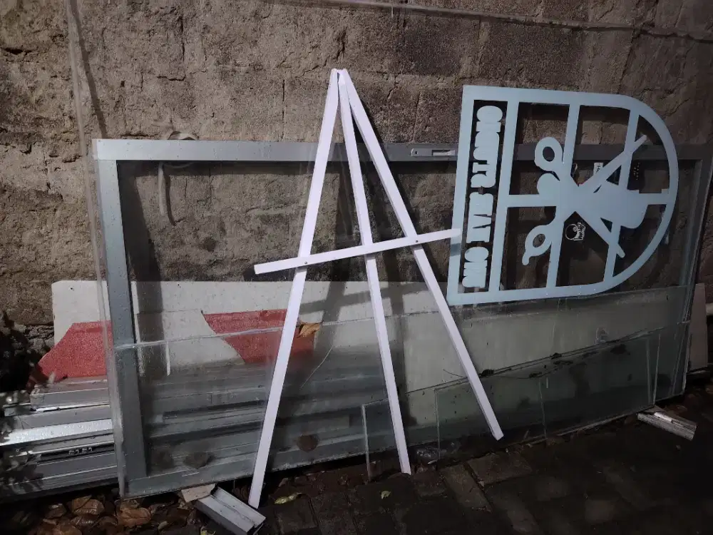 Pintu sliding kaca bekas barbershop