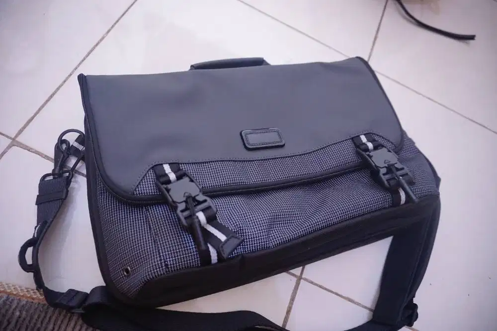 Tumi Descender Bike Messenger Kondisi Baru, tidak pernah dipakai