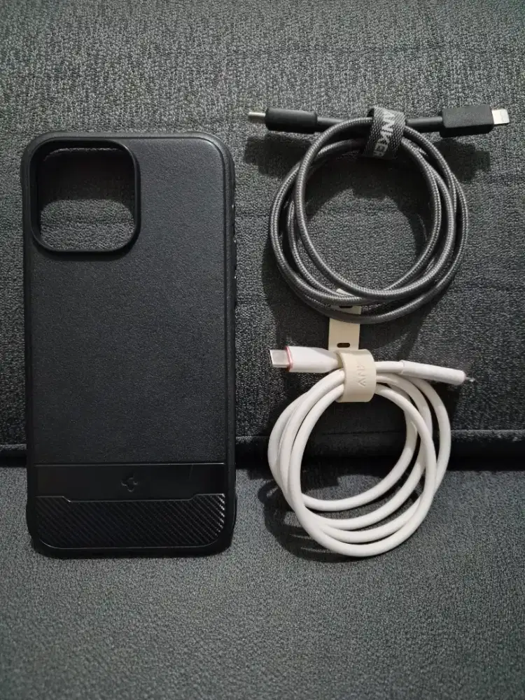 Case spigen iphone 14pm dan 2 kabel lightning anker