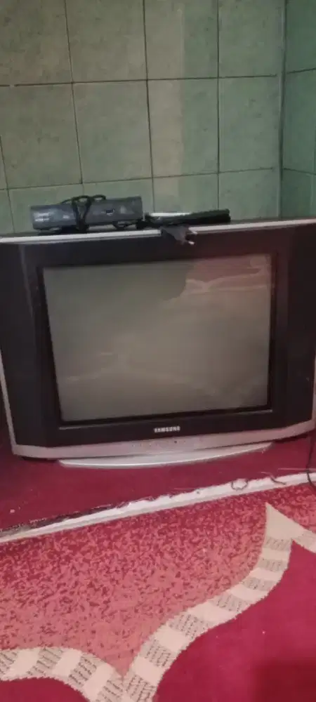 TV samsung slin kumplit sama STB 21in  siap pakai