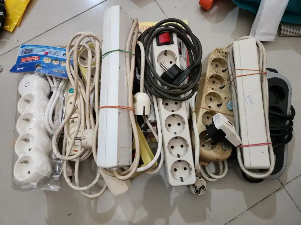 kabel kabel stop kontak ada 11 buah