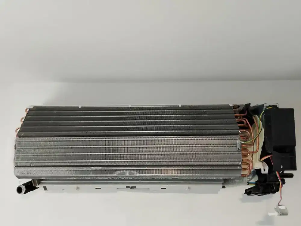 SERVICE AC PERBAIKAN DAN MAINTENANCE