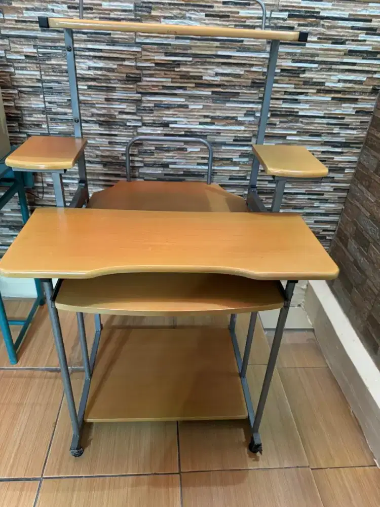 Meja Komputer Kayu Solid