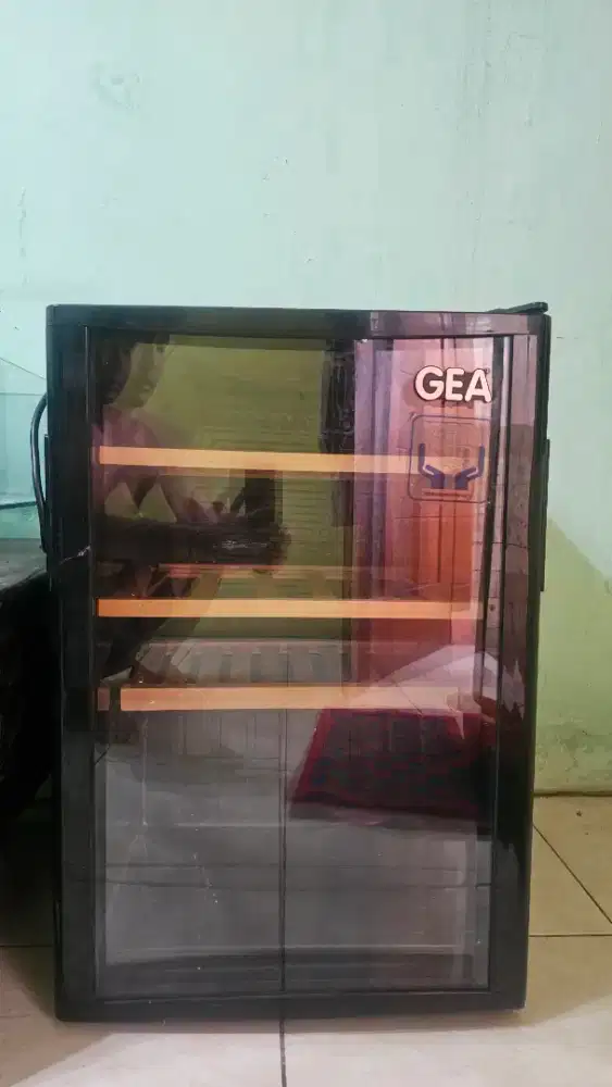 Wine cooler xw-85 showcase mini. Kulkas