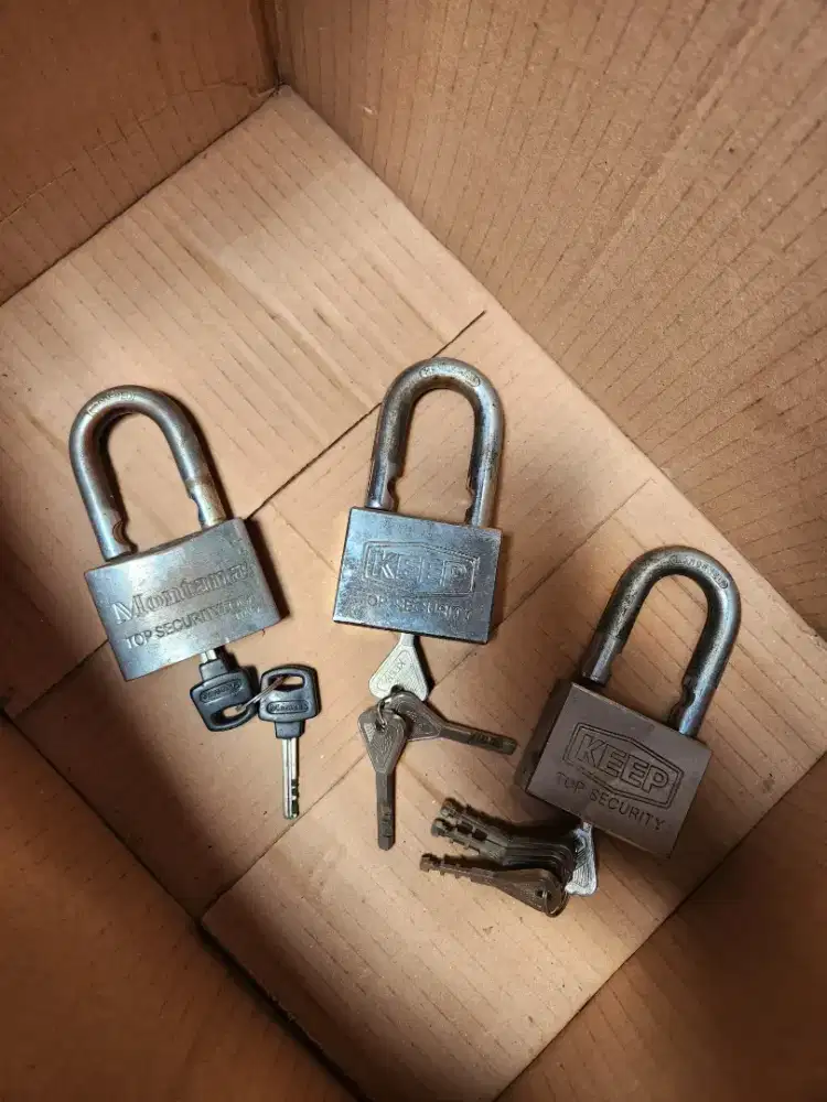 gembok super tebal dan berat ada 3 buah