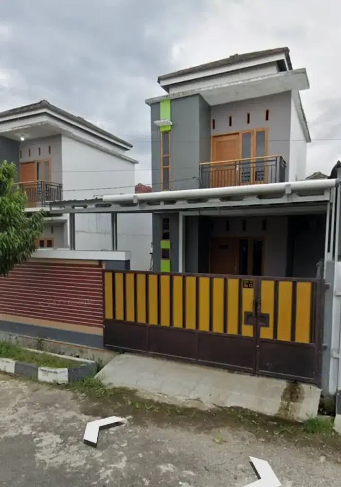 OVER KREDIT / DISEWAKAN RUMAH 2 LANTAI TANAH LUAS