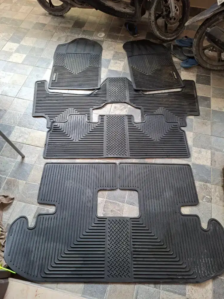 Karpet mobil bekas avanza beli baru belum lama pakai