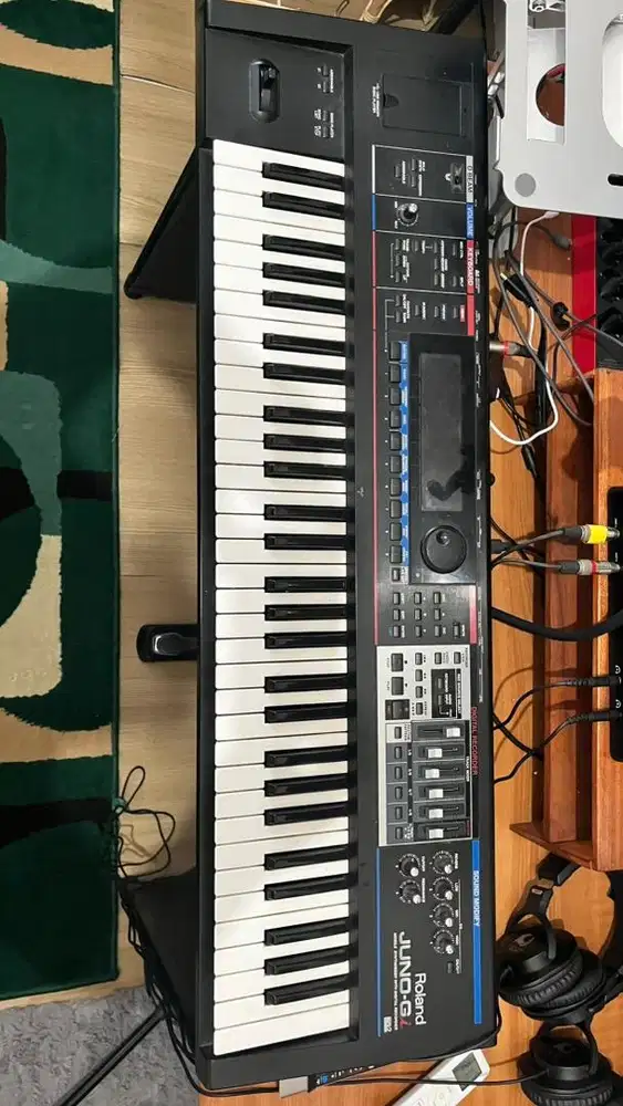 Keyboard synthesizer Roland Juno Gi